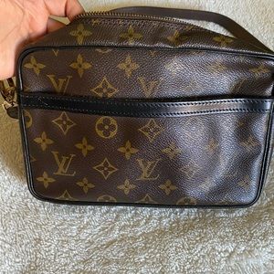 Auntentic Louis Vuitton monogram crossbody bag